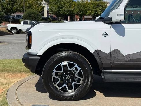 Used 2025 Ford Bronco Outer Banks AWD/4WD image 12
