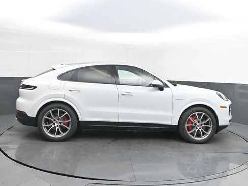 New 2026 Porsche Cayenne S image 8