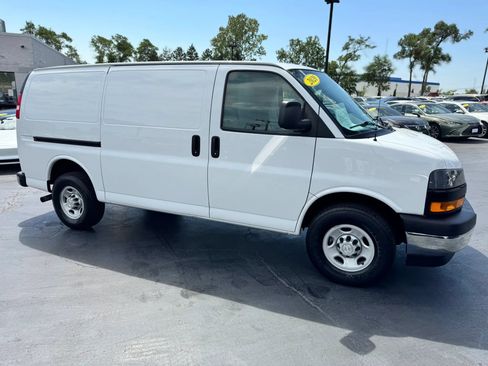 Used 2020 Chevrolet Express 3500 w/ Driver Convenience Package RWD image 6