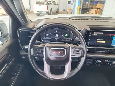 Used 2025 GMC Sierra 1500 SLT AWD/4WD image 18