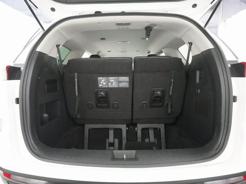 Certified 2024 Kia Carnival LX image 10