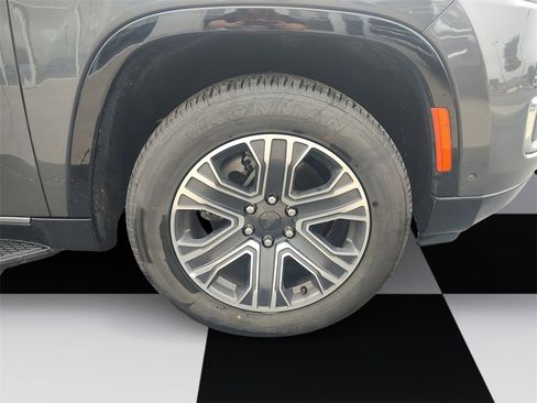 Used 2024 Jeep Wagoneer Series II w/ Flexible Seating Group image 14