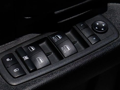 Used 2022 RAM 2500 Tradesman w/ Chrome Appearance Group image 16