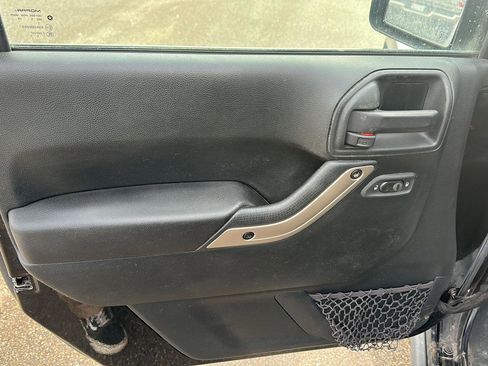 Used 2016 Jeep Wrangler Unlimited Sahara image 16