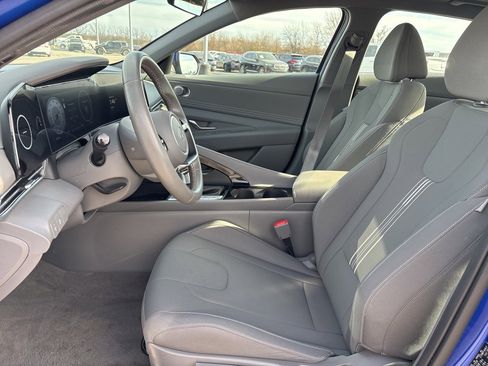 Used 2025 Hyundai Elantra SEL image 9