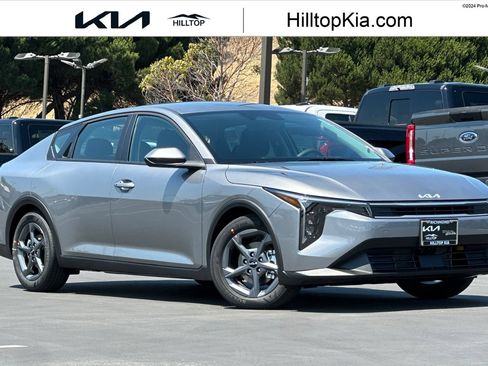New 2026 Kia K4 FWD image 1