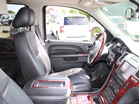 Used 2013 Cadillac Escalade ESV Luxury AWD/4WD image 11