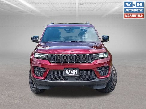 Used 2024 Jeep Grand Cherokee Altitude AWD/4WD image 26