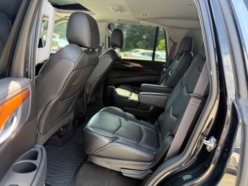 Used 2015 Cadillac Escalade Luxury AWD/4WD image 22
