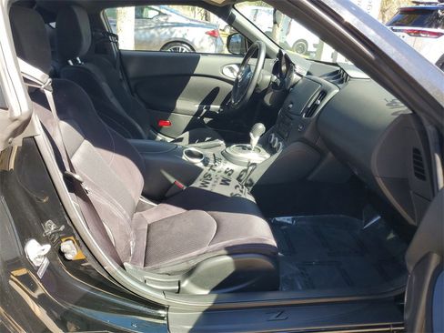 Certified 2017 Nissan 370Z Coupe image 8