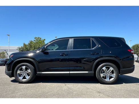 Used 2025 Honda Pilot EX-L image 2