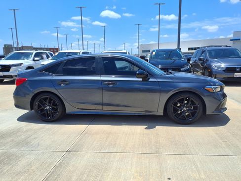 Used 2023 Honda Civic Sport image 8