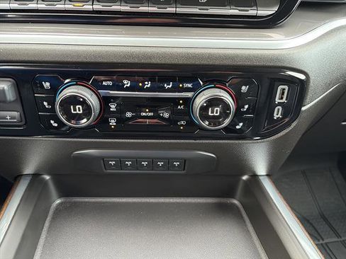 Used 2025 Chevrolet Silverado 3500 High Country w/ Technology Package image 29