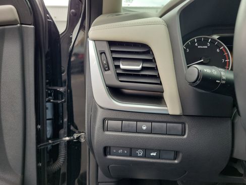Used 2025 Nissan Rogue SV FWD image 20