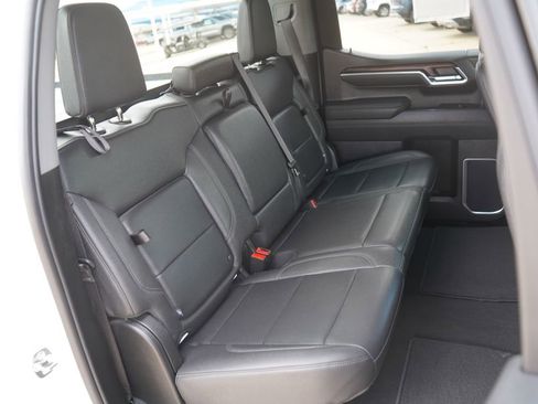 Used 2025 GMC Sierra 1500 SLT AWD/4WD image 30