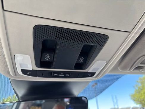 Certified 2023 Honda Pilot Touring image 24