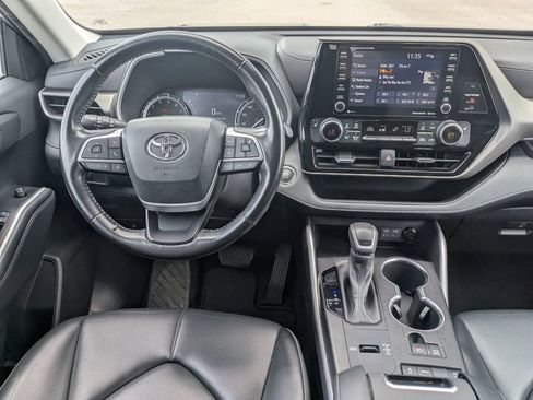 Used 2022 Toyota Highlander XLE FWD image 35