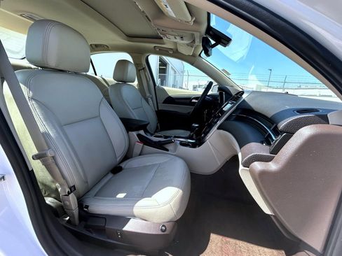 Used 2015 Chevrolet Malibu LT FWD image 16