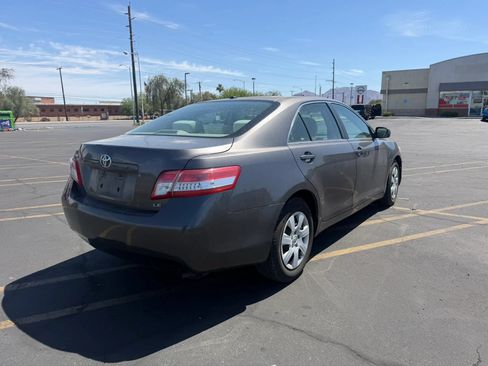 Used 2011 Toyota Camry LE FWD image 5