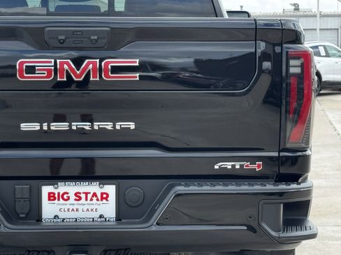 Used 2025 GMC Sierra 2500 AT4 image 10