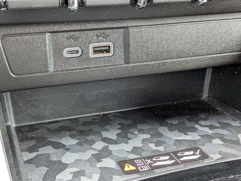 Used 2024 Chevrolet Colorado Z71 w/ Z71 Convenience Package 2 image 24