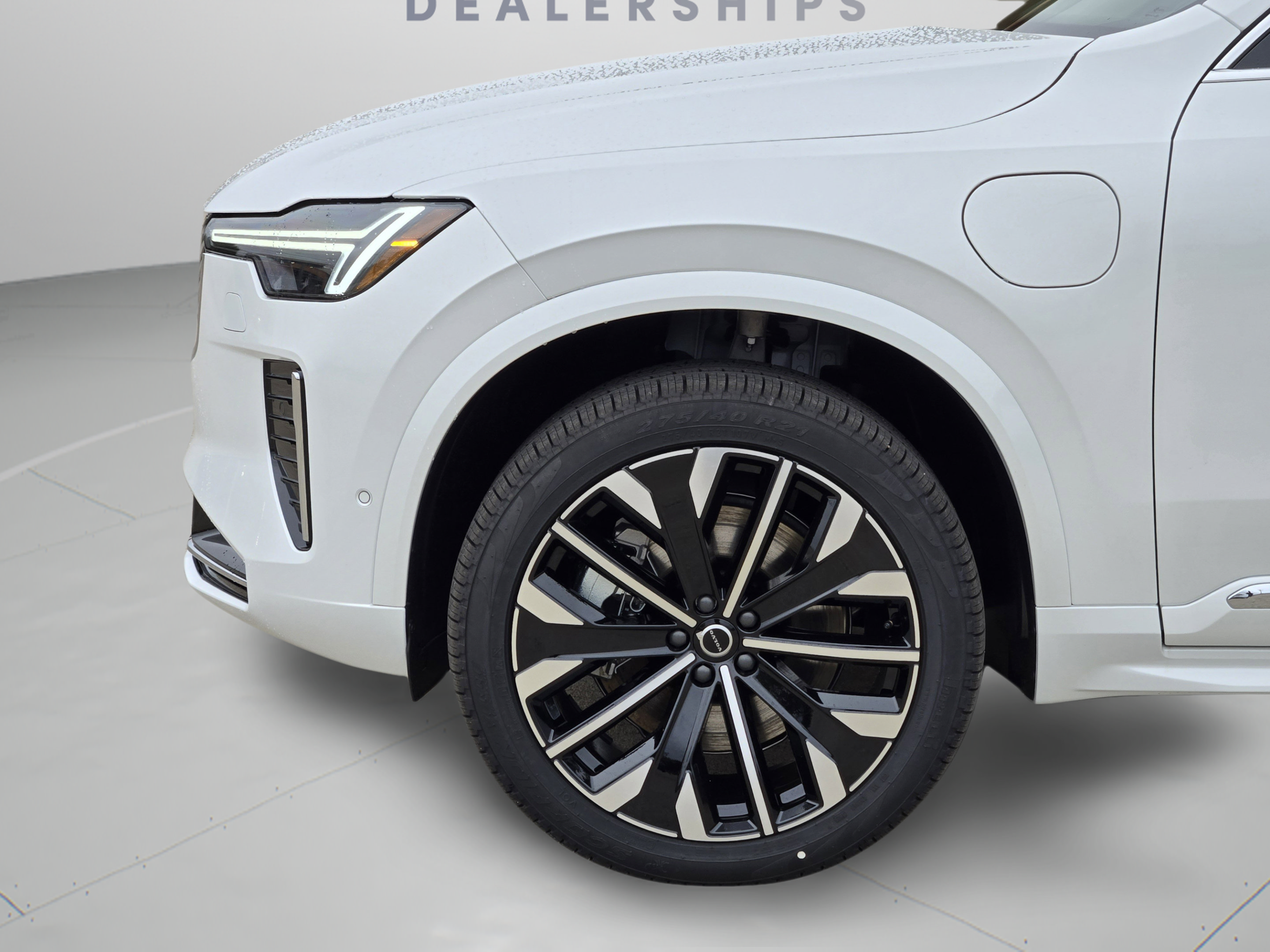 New 2026 Volvo XC90 T8 Plus w/ Protection Package Premier AWD/4WD image 32