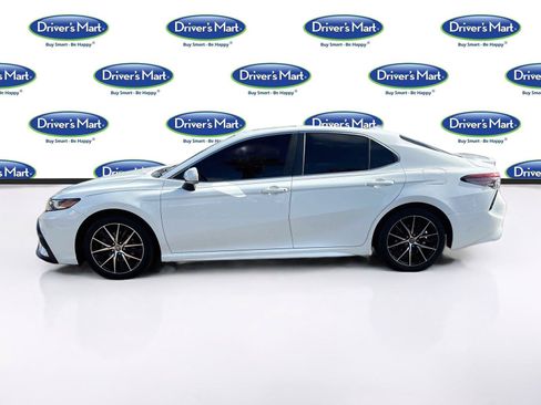 Used 2021 Toyota Camry SE w/ Audio Upgrade Package FWD image 4