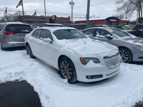 Used 2014 Chrysler 300 S image 3