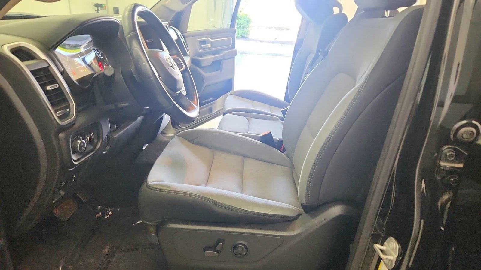 Used 2019 RAM 1500 Big Horn AWD/4WD image 15