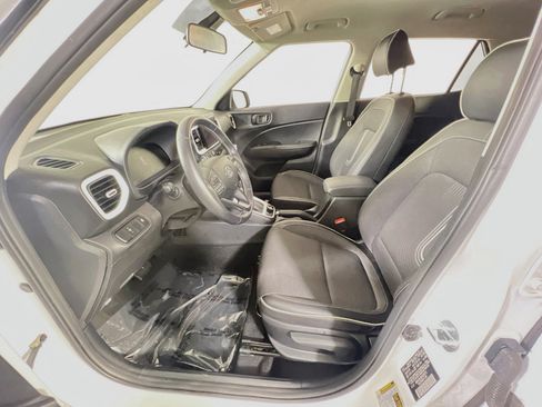 Used 2023 Hyundai Venue Limited FWD image 19