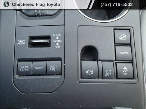 Used 2023 Toyota Highlander XLE AWD/4WD image 20