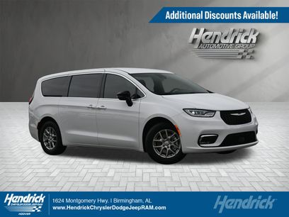 New 2026 Chrysler Pacifica Select