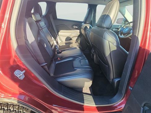 Used 2019 Jeep Cherokee Trailhawk w/ Cold Weather Group image 19