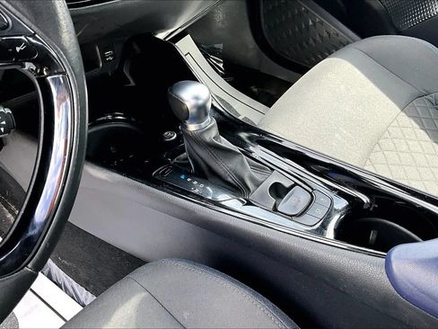 Used 2021 Toyota C-HR XLE FWD image 23