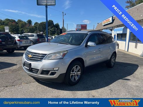 Used 2017 Chevrolet Traverse LT image 1