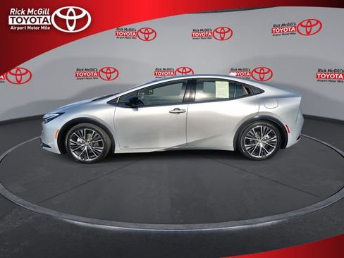 Used 2025 Toyota Prius XLE image 5