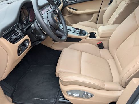 Certified 2025 Porsche Macan image 24