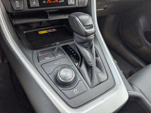Used 2023 Toyota RAV4 XSE AWD/4WD image 17
