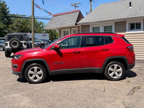 Used 2018 Jeep Compass Latitude w/ Popular Equipment Group AWD/4WD image 3