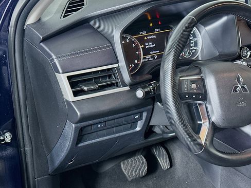 Used 2024 Mitsubishi Outlander SE image 17