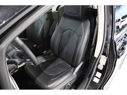 Used 2022 Chrysler Pacifica Touring-L FWD image 14