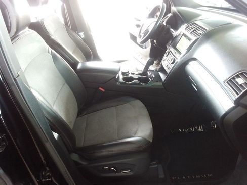 Used 2017 Ford Explorer XLT w/ Equipment Group 202A image 18