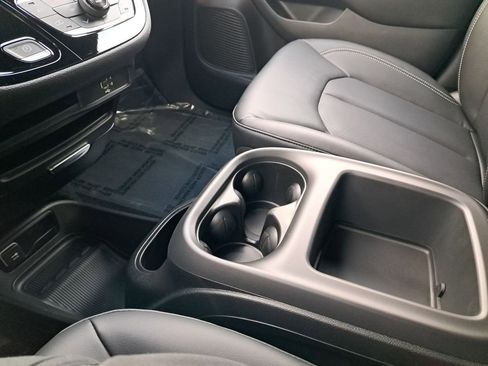 New 2026 Chrysler Pacifica Select w/ S Appearance Package FWD image 28