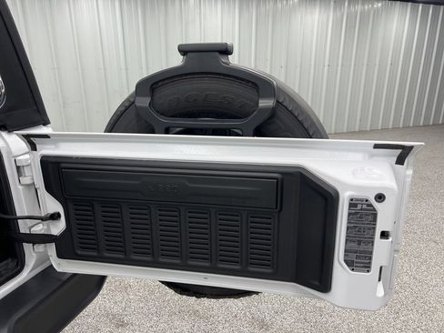 Used 2024 Jeep Wrangler Sahara image 10