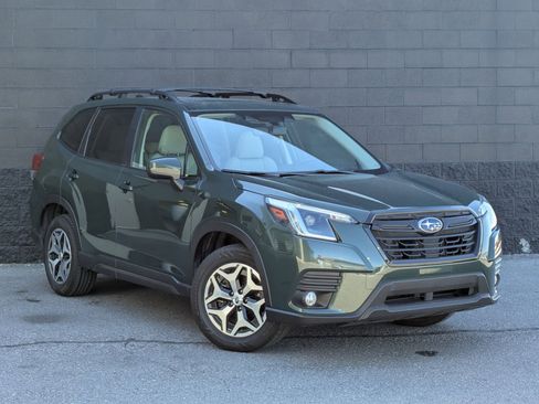 Used 2023 Subaru Forester Premium image 3