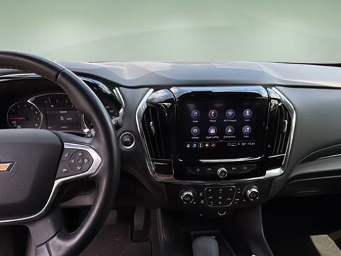 Used 2023 Chevrolet Traverse LT FWD image 11