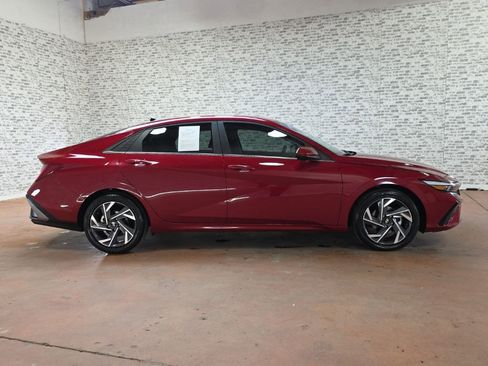 Certified 2025 Hyundai Elantra SEL image 6