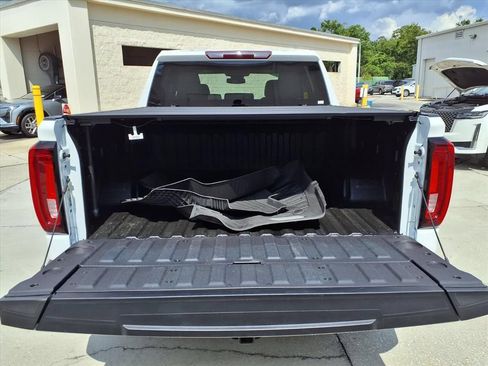 Used 2025 GMC Sierra 1500 SLT w/ SLT Premium Package AWD/4WD image 17
