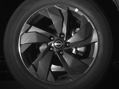Used 2025 Nissan Rogue SV FWD image 13