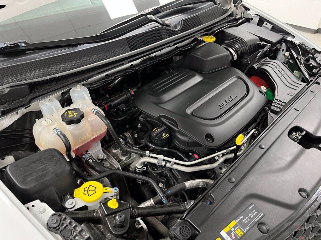 Used 2024 Chrysler Pacifica Touring-L FWD image 62
